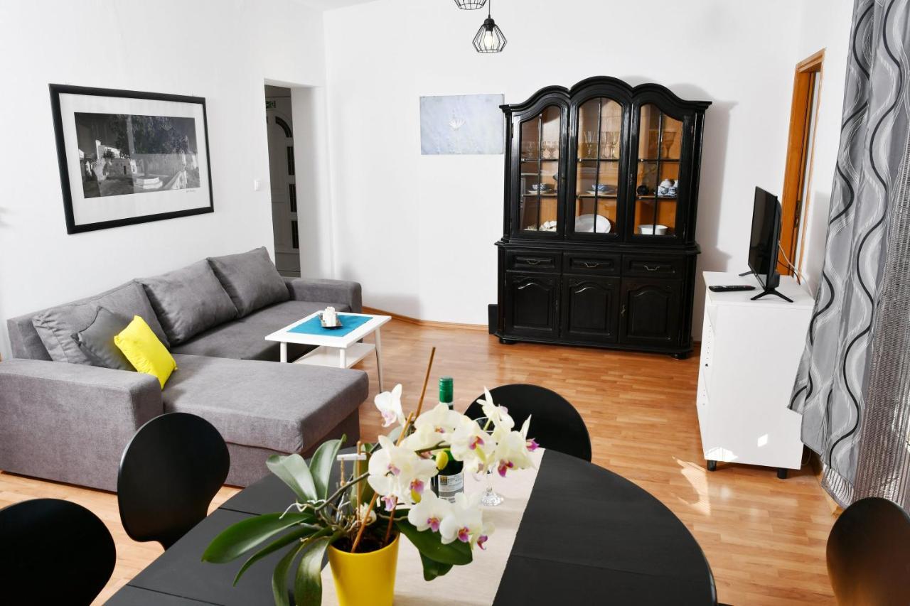 Apartments Novotny Banjol Exterior foto